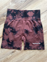 Load image into Gallery viewer, BROWN TYE DYE BIKER SHORTS